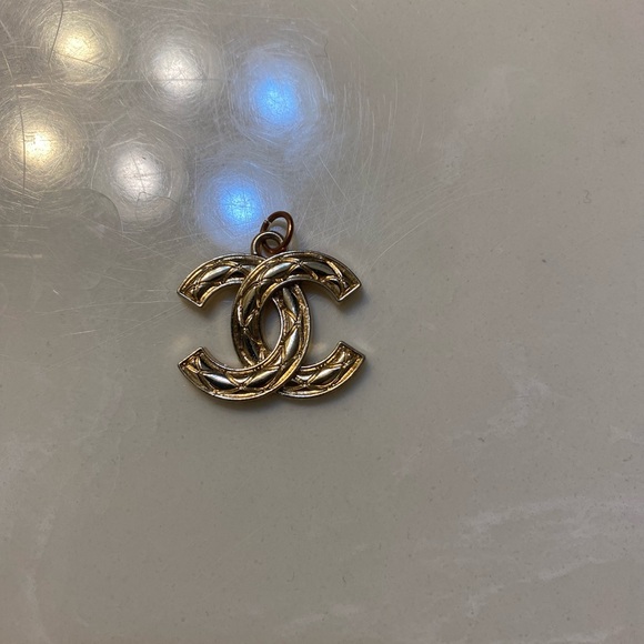 Jewelry - CHANEL Zipper Pull Pendant